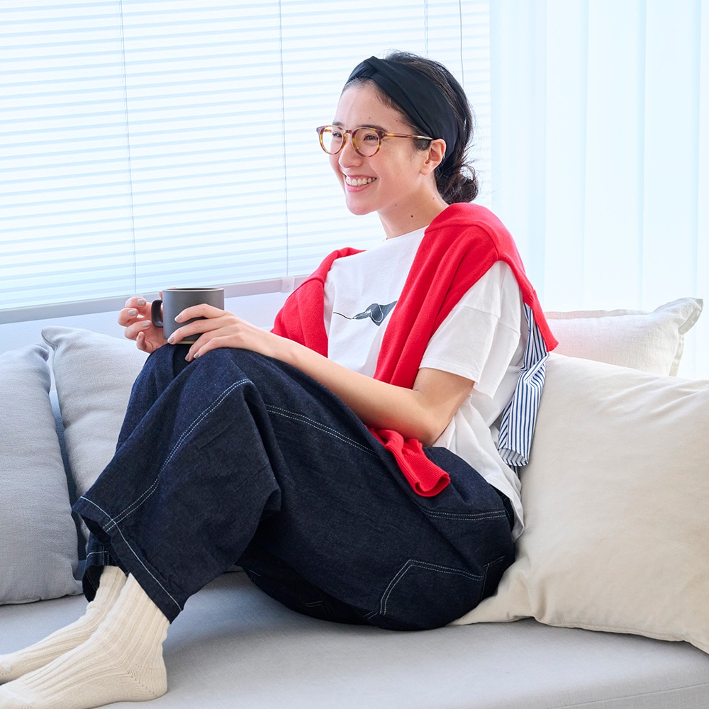 ナチュラルソフト天竺 くつろぎちゃんプリントシャツ　Tシャツを着た女性の正面