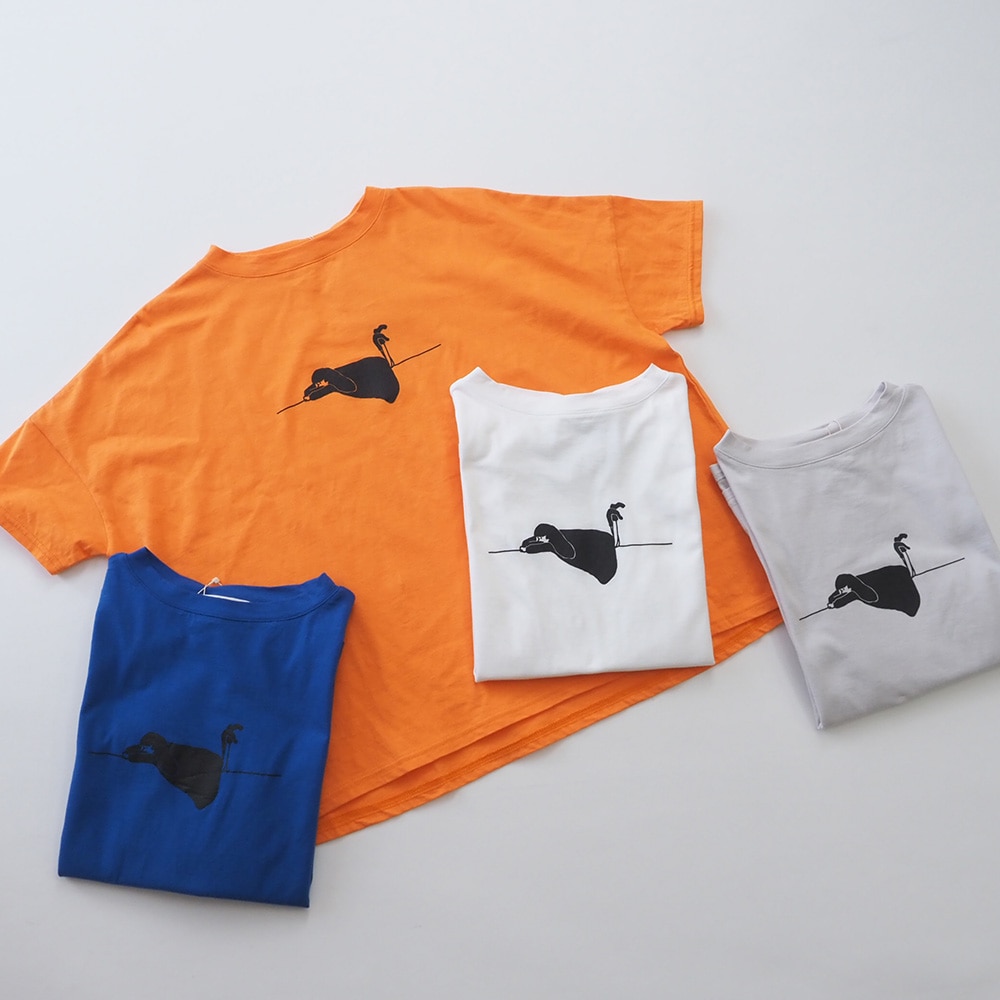 ナチュラルソフト天竺 くつろぎちゃんプリントシャツ　Tシャツを着た女性の正面