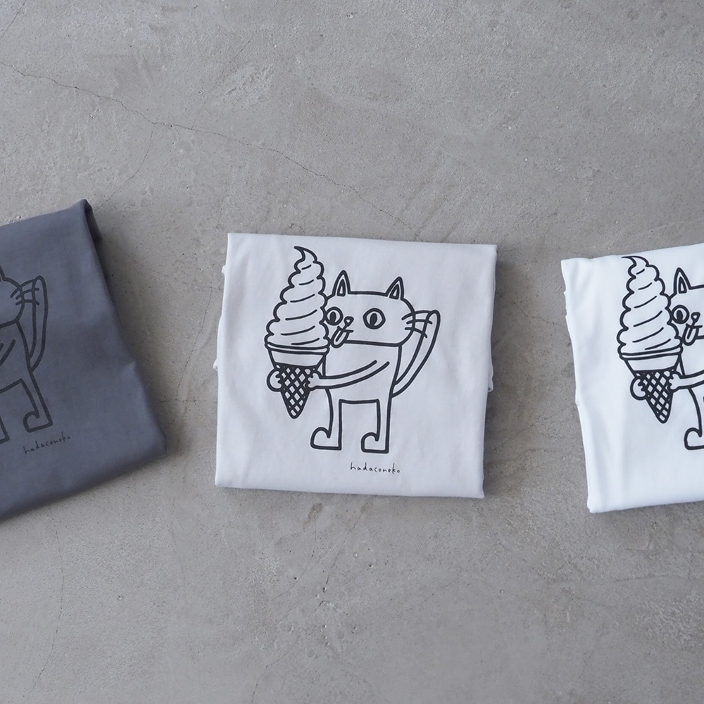 ナチュラルソフト天竺 食いしん坊ねこワイドT Tシャツを着た女性の正面
