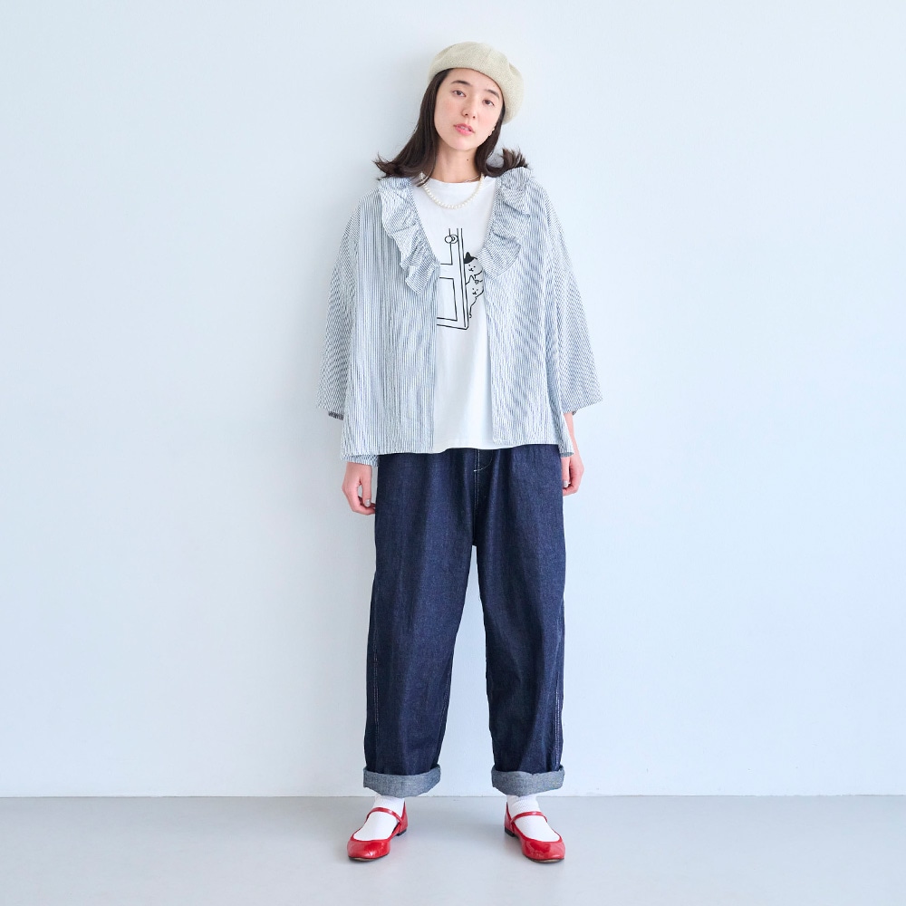 クラシック天竺 ひょっこり猫さんシャツ Tシャツを着た女性の全身