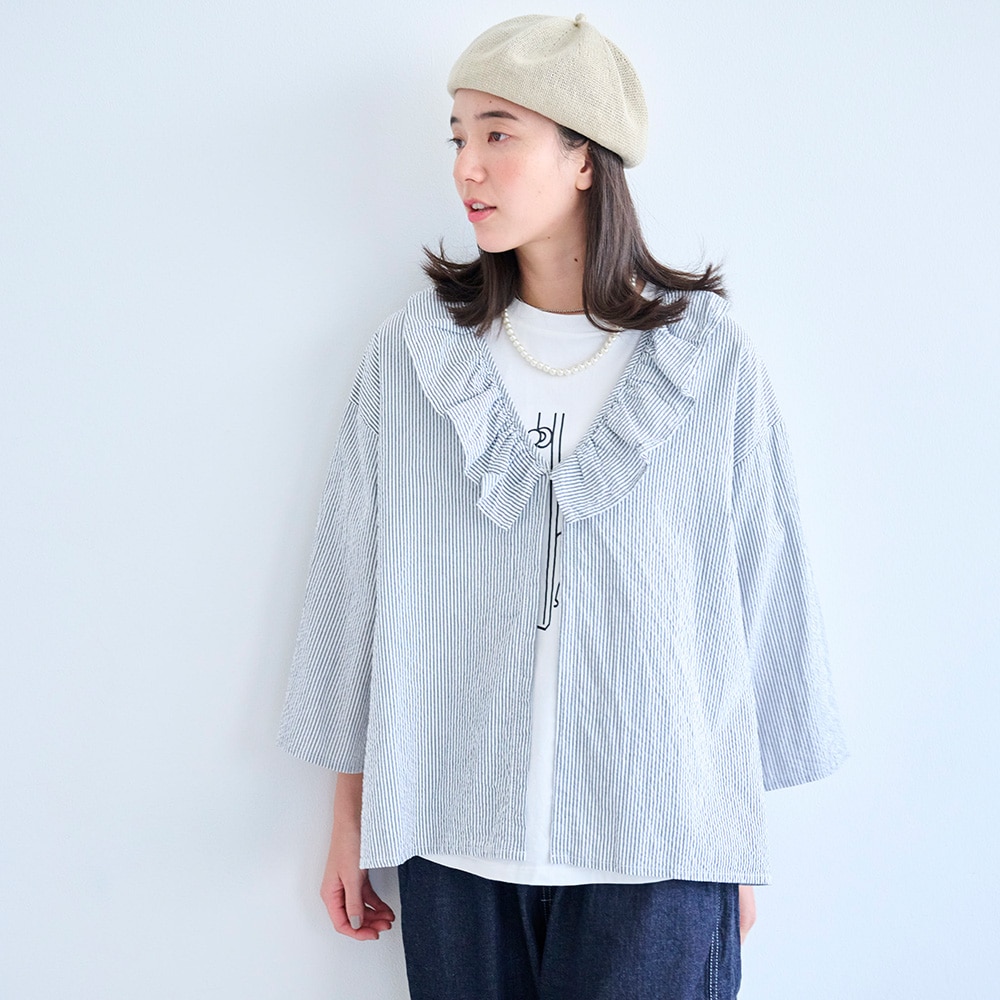 クラシック天竺 ひょっこり猫さんシャツ Tシャツを着た女性の全身