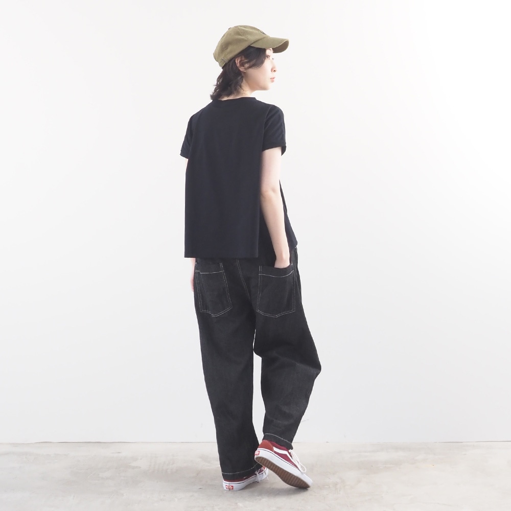 ナチュラルソフト天竺 祭プリントミナミシャツ　Tシャツを着た女性の全身
