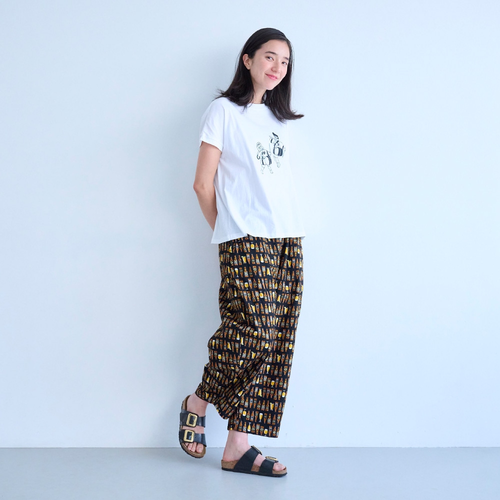 ナチュラルソフト天竺 祭プリントミナミシャツ　Tシャツを着た女性の全身