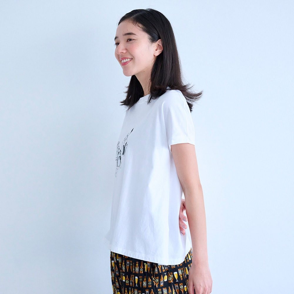 ナチュラルソフト天竺 祭プリントミナミシャツ　Tシャツを着た女性の正面