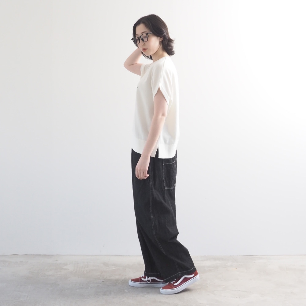 limit 夏バテくまミナミニット ニットを着た女性の全身