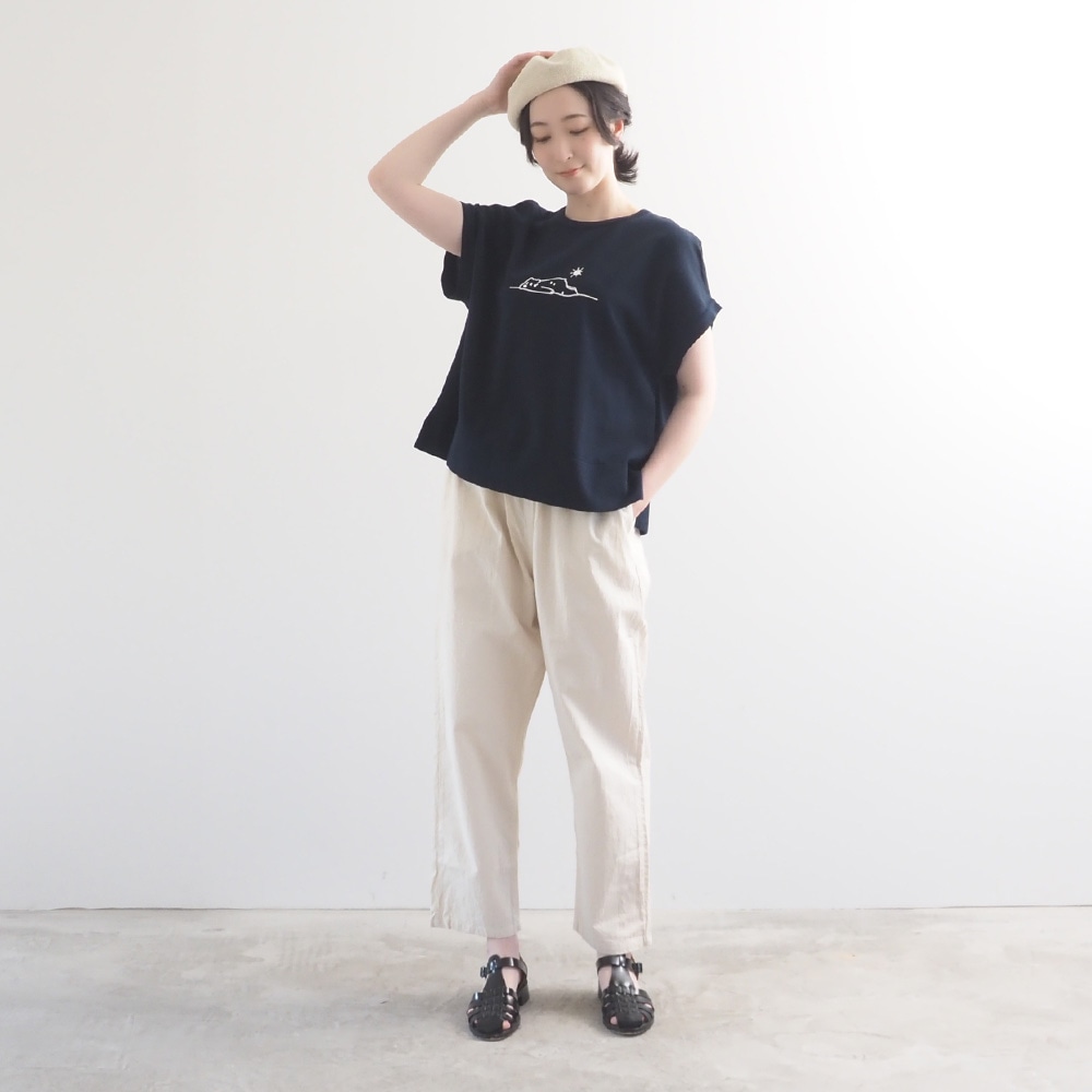 limit 夏バテくまミナミニット ニットを着た女性の全身