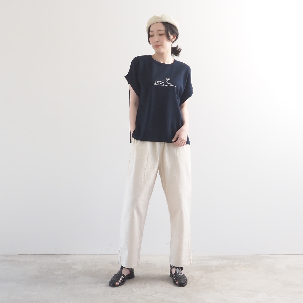 limit 夏バテくまミナミニット ニットを着た女性の全身
