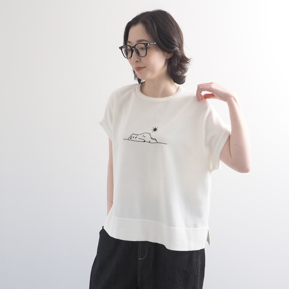 limit 夏バテくまミナミニット ニットを着た女性の全身