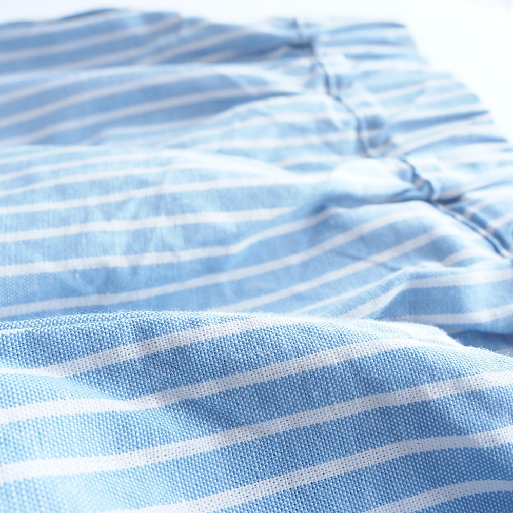 サマームラデニムストライプ エッグパンツ　パンツの素材のアップ