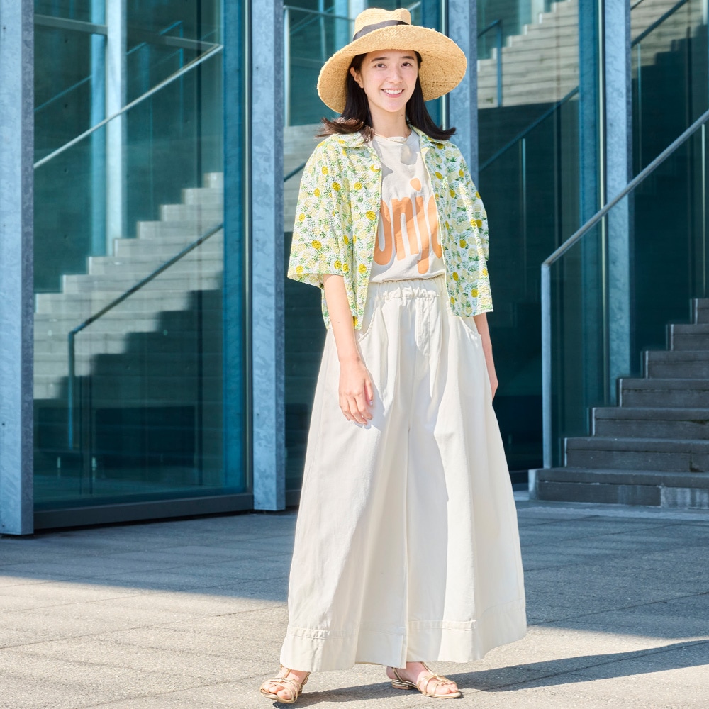 リップルクロスSUMMER HOP　オープンカラーシャツ　シャツを着た女性の全身