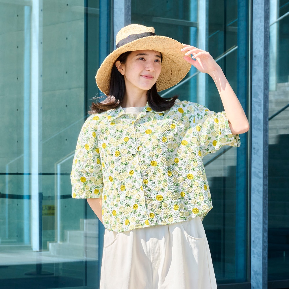 リップルクロスSUMMER HOP　オープンカラーシャツ　シャツを着た女性の正面