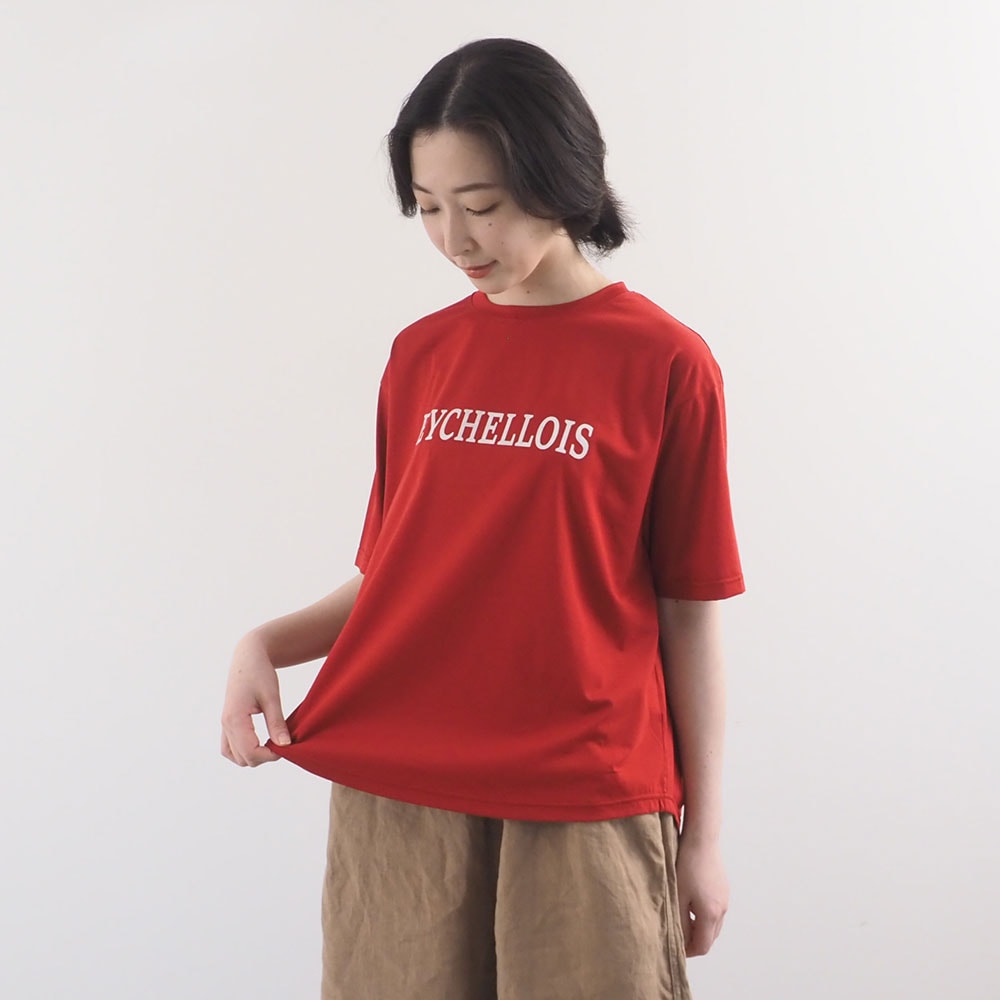 マイヴィスC微強撚天竺 SEYCHELLOISプリントT　Tシャツを着た女性の正面