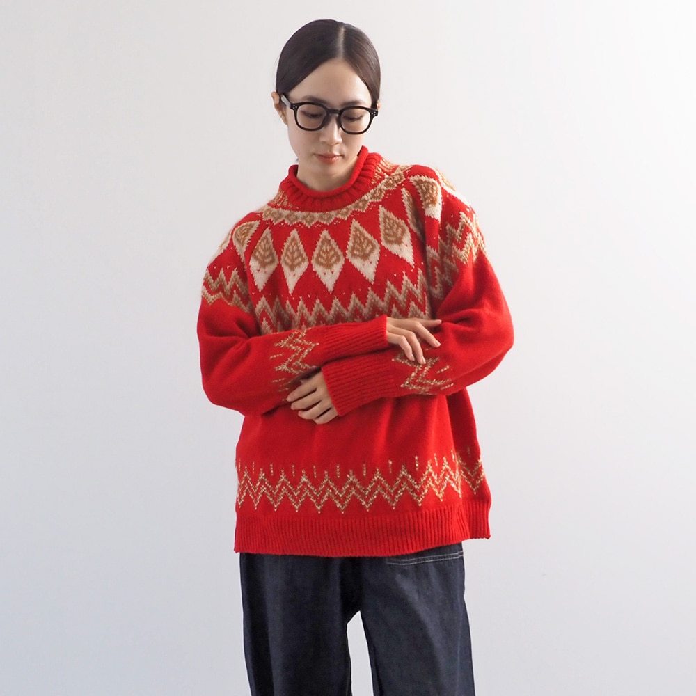 タスマニアラム Mellow Nordic ニット　ニットを着た女性の全身