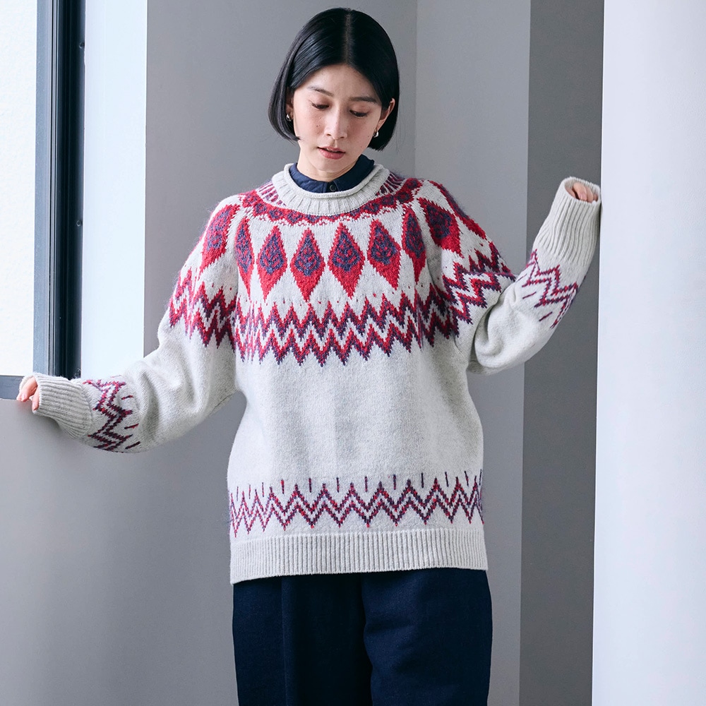 タスマニアラム Mellow Nordic ニット　ニットを着た女性の正面