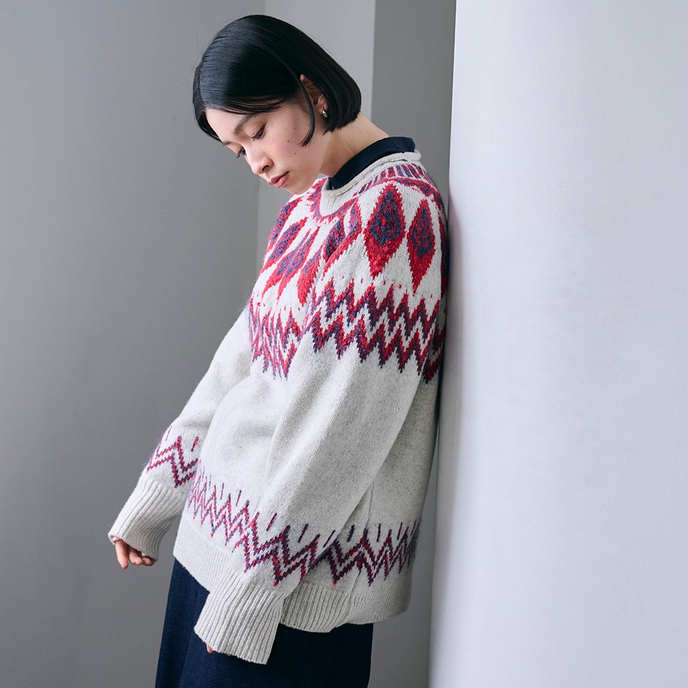 タスマニアラム Mellow Nordic ニット　ニットを着た女性の正面