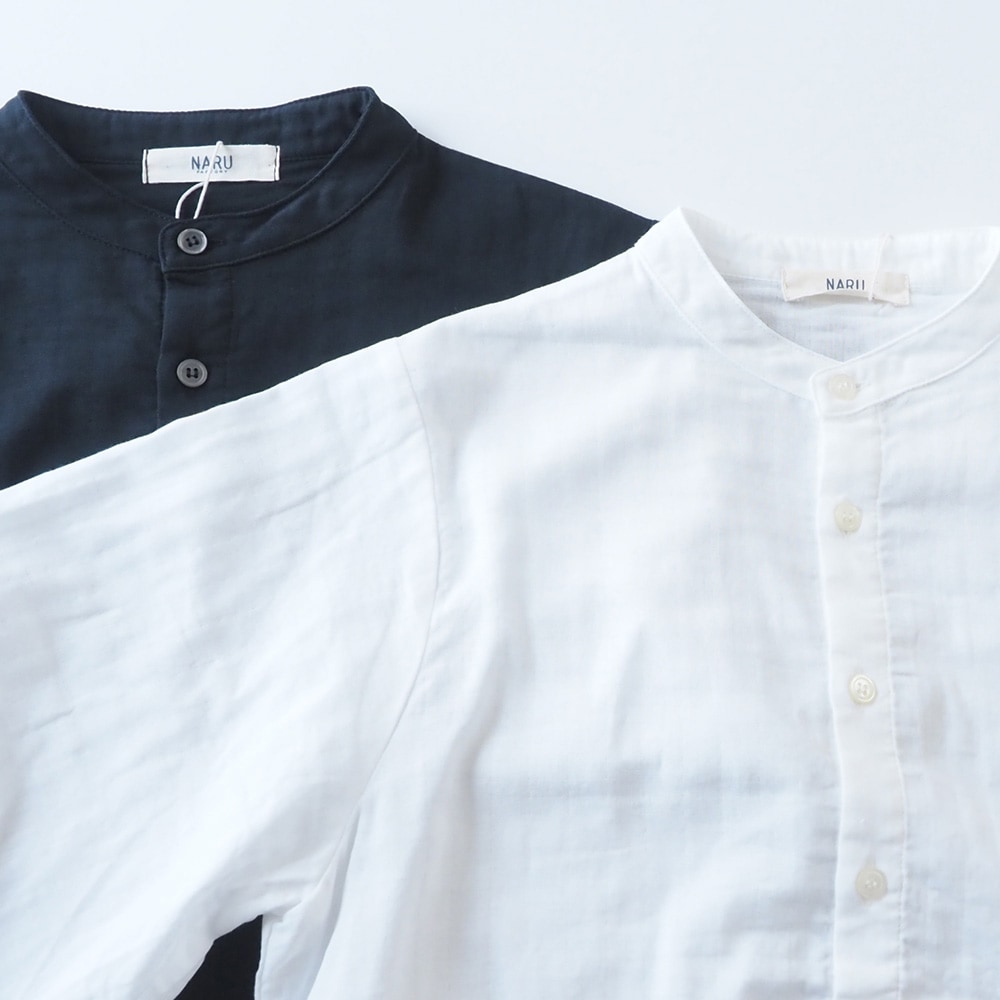 ダブルガーゼ ボリュームスリーブシャツ　ブラウスを着た女性の正面