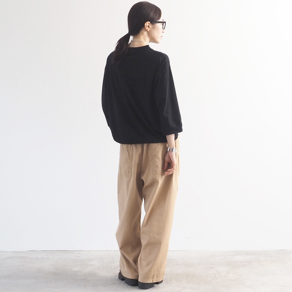 オックスストーンバイオ加工 ノッポパンツ　パンツを着た女性の全身