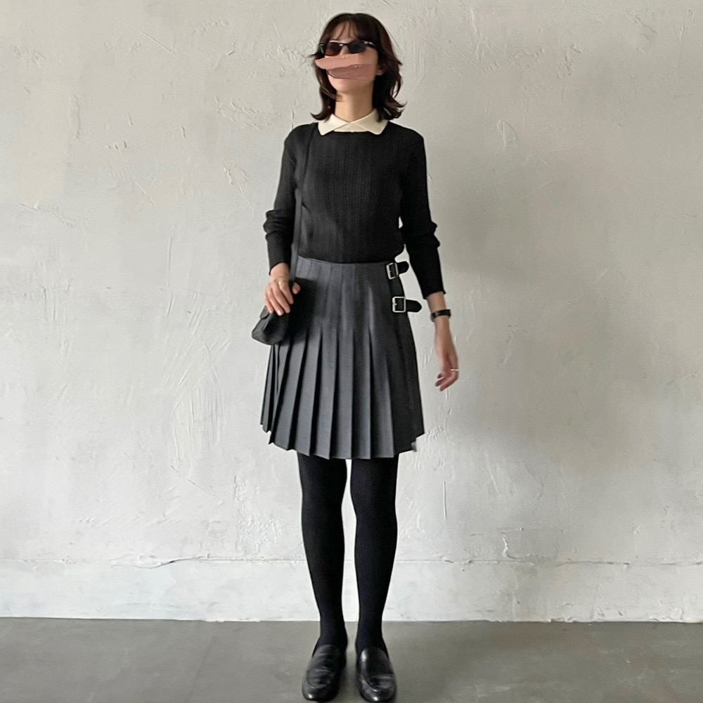 ランダムリブ シャツカラーニット　ニットを着た女性の全身