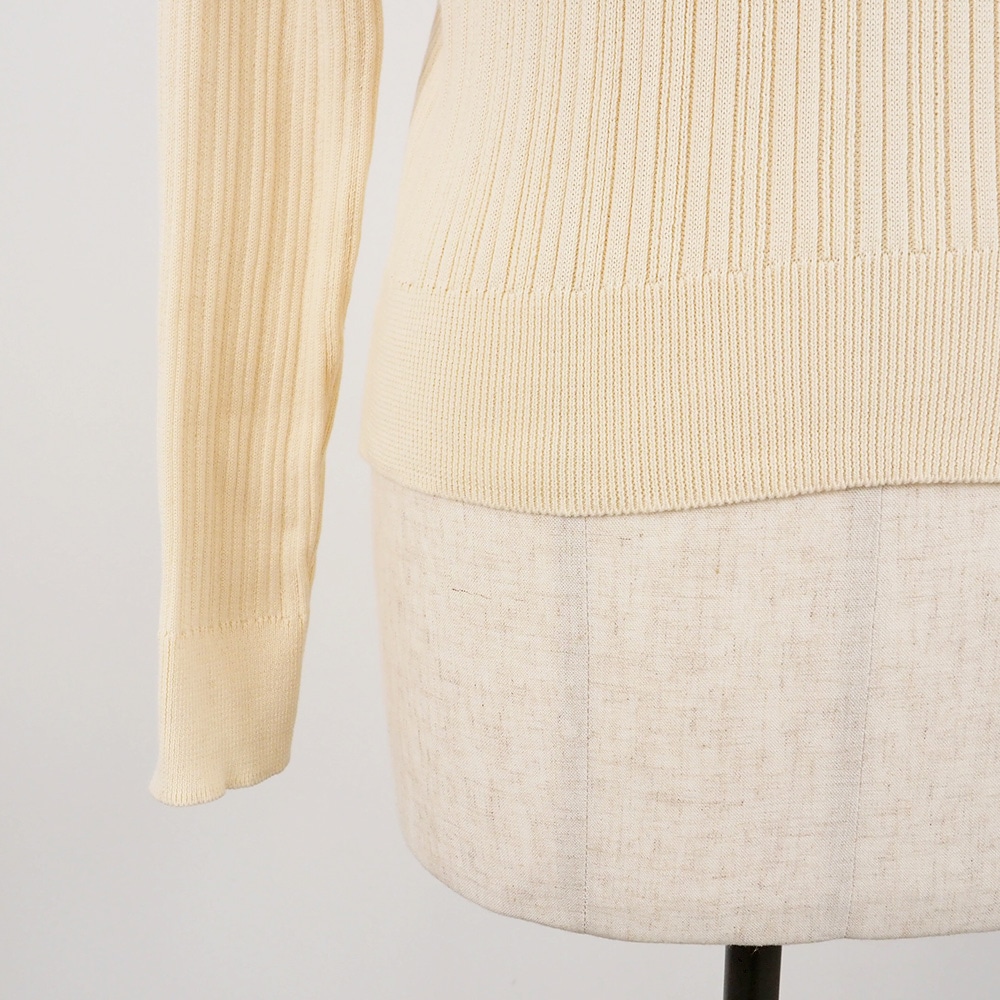 ランダムリブ シャツカラーニット　ニットの正面ディティール