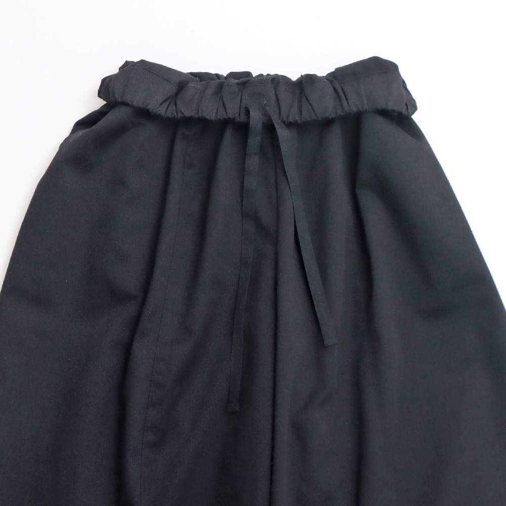 ポリエステルコットンツイルストレッチ コクーンパンツ パンツの正面ディティール