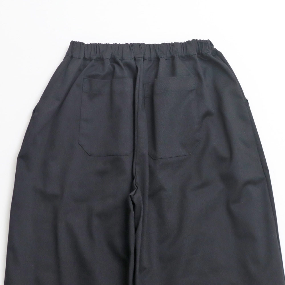 ポリエステルコットンツイルストレッチ コクーンパンツ パンツの正面ディティール