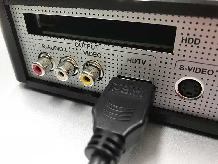 HDMI出力端子(OUTPUT)に
