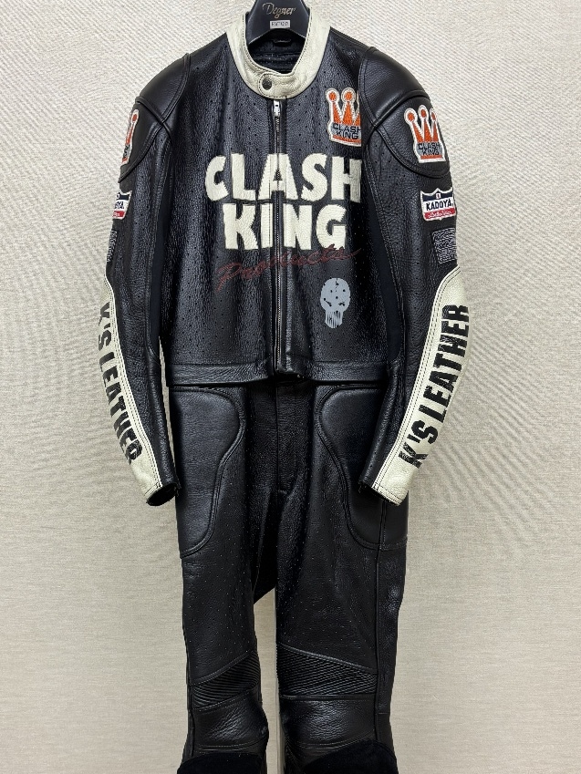レザースーツ パンチング加工後 1