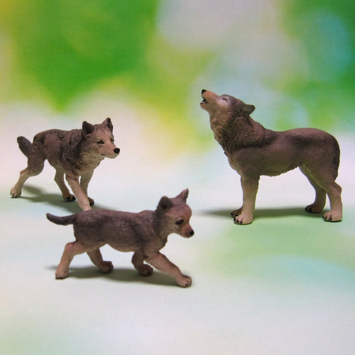 リアルな 狼の置物 オオカミの親子 ３点セット ドール フィギュア ガーデニング おおかみ ウルフ ミニチュア インテリア かわいい動物グッズの通販なら 雑貨の森 Ki Ra Ra