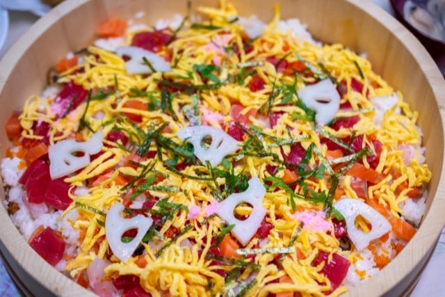 ���餷����