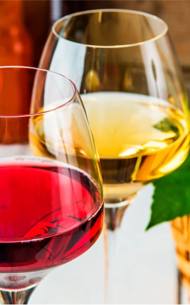 赤ワインと白ワインのイメージ画像