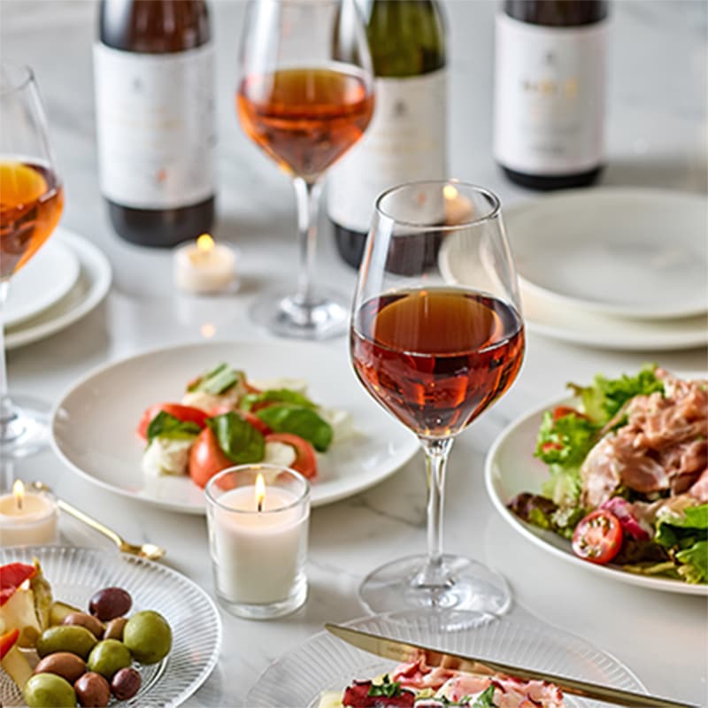 カプレーゼやオリーブオイルと紅茶