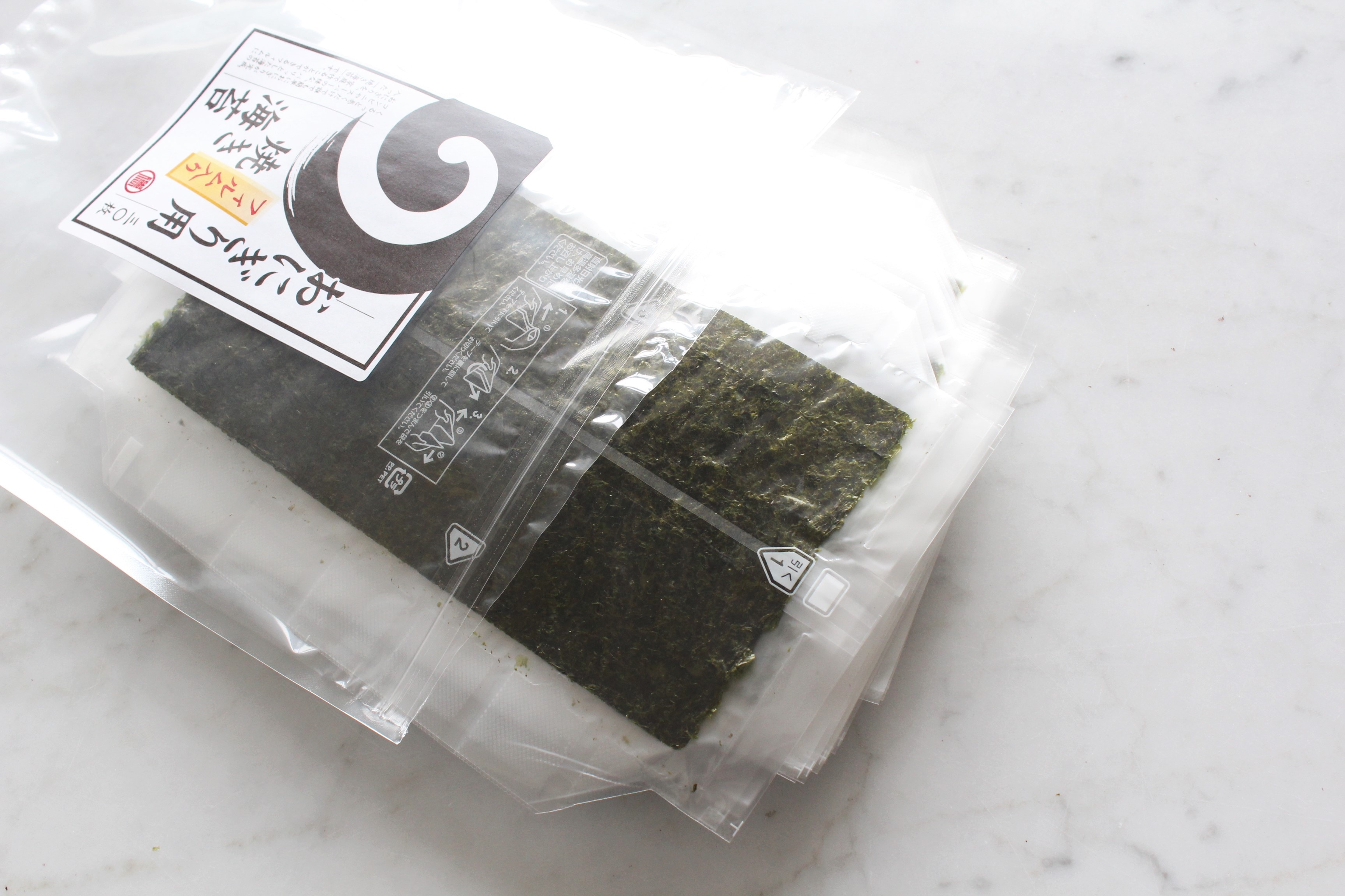 おにぎり用フィルム入り焼き海苔 30枚入 味付海苔・焼海苔の製造・加工 丸徳海苔｜公式オンラインショップ