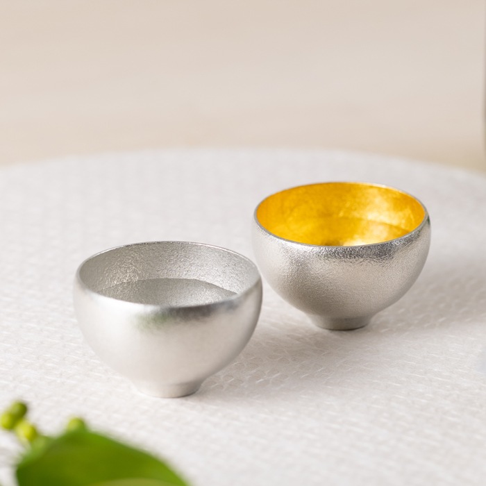 迫二郎作　金箔貼り渕ガラス鉢　オリーブグリーン 迫二郎作 金箔貼り渕ガラス鉢 オリーブグリーン