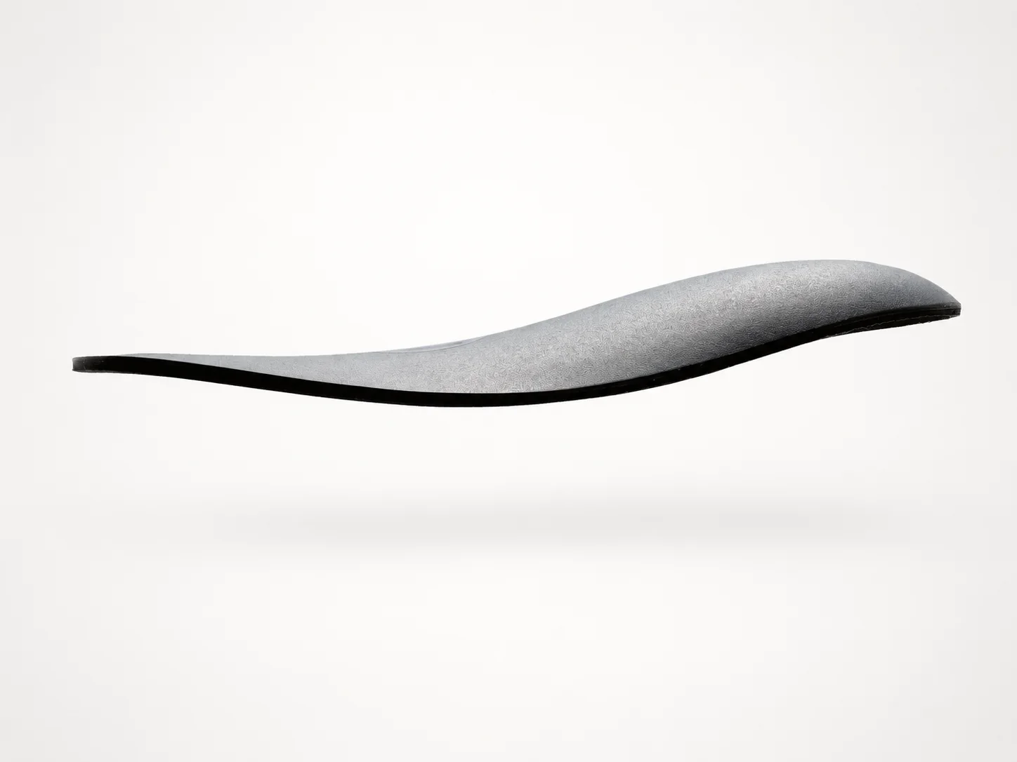 Life OTC 約2mmの薄型設計を示す側面画像