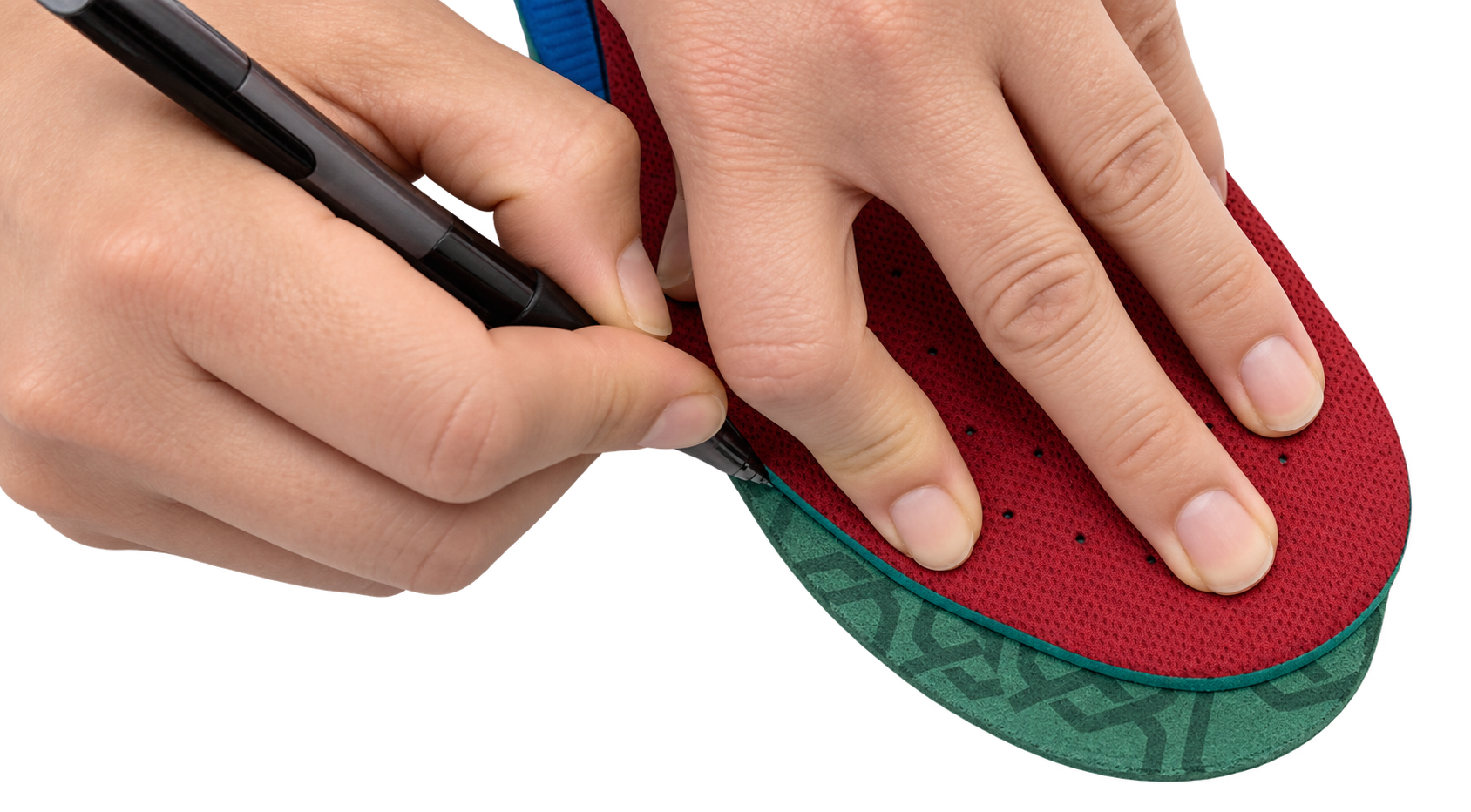 つま先部を押さえながらStepCraft®に線を引く様子