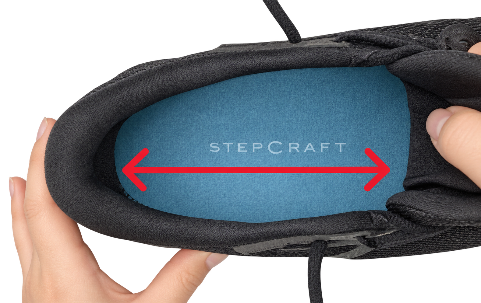 シューズに入れたStepCraft®の前後の動きを確認する様子