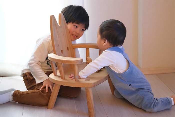 ひじ付ウサギイス 【無垢の木で作った、かわいいウサギのひじ付き