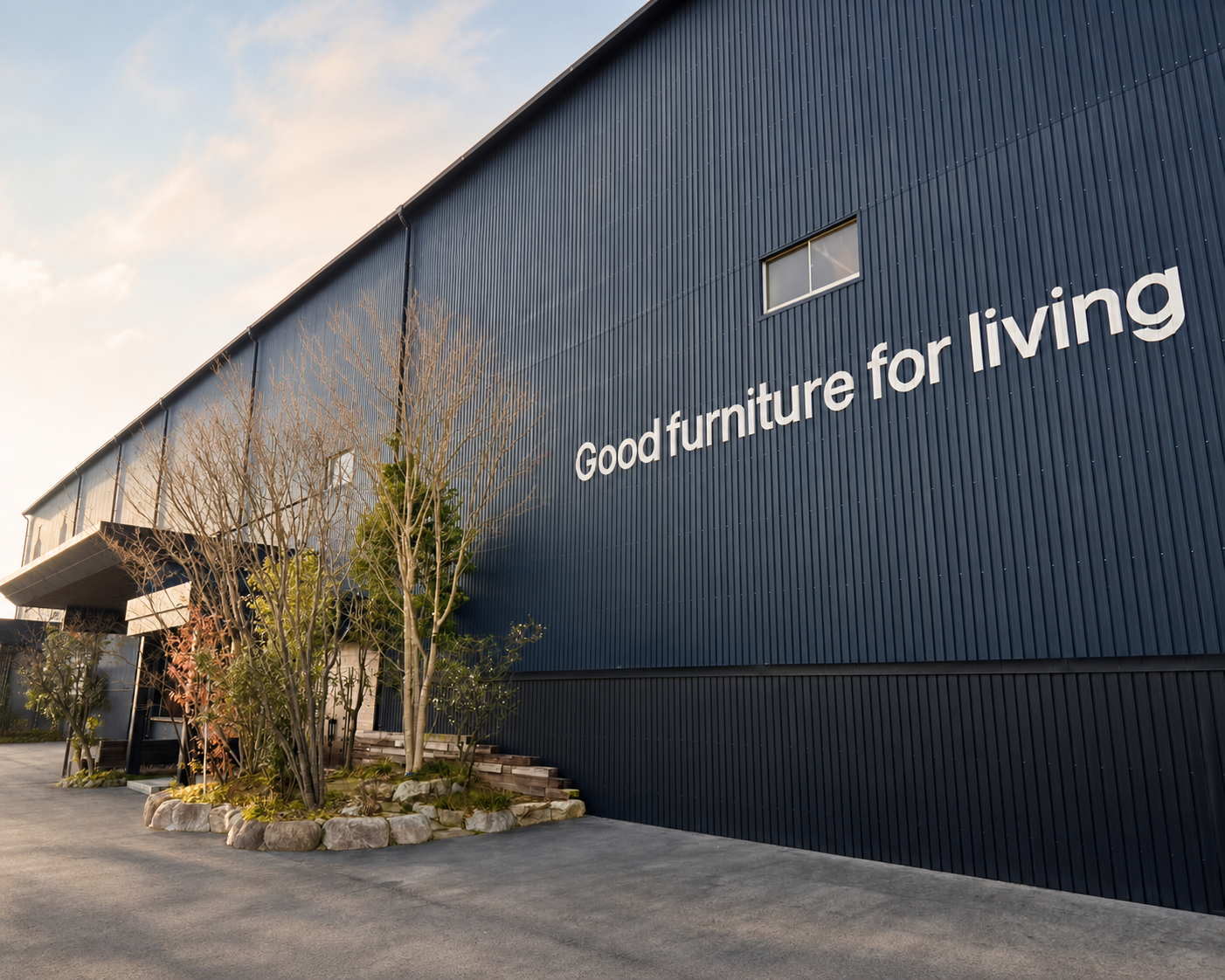 GOOD FURNITURE FOR LIVINGのサインが掲げられたCスタイルの社屋