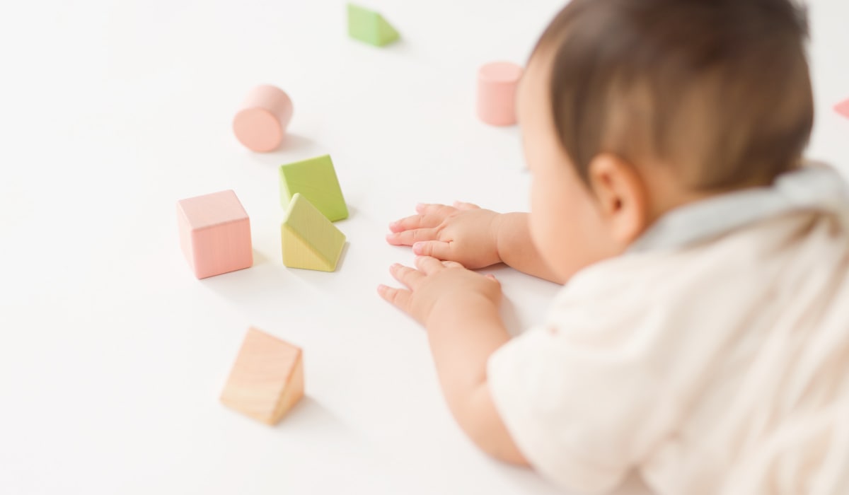 はじめてのおもちゃ｜赤ちゃん向け 木製おもちゃ