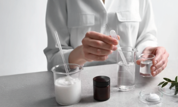 トラネキサム酸を10％配合した原液。お手持ちの化粧品に混ぜてご使用