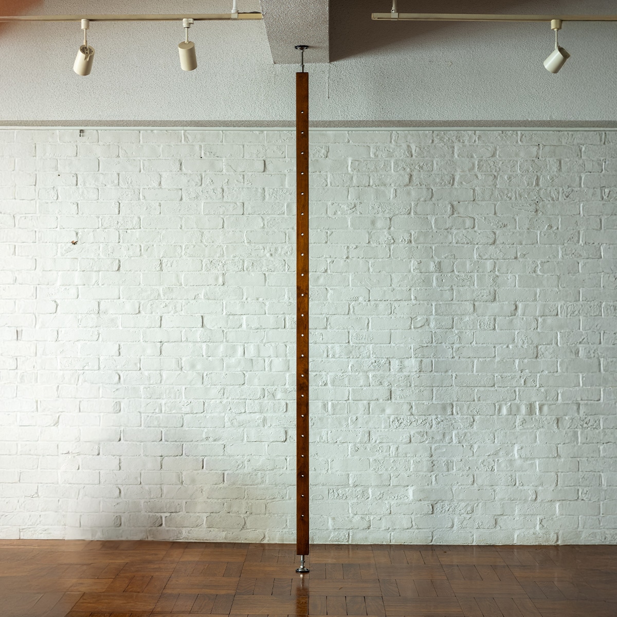 SYSTEM WALL SHELF STUD