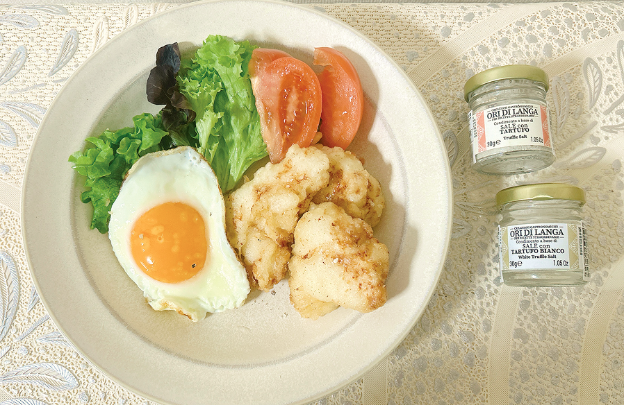 鶏天や目玉焼きの写真