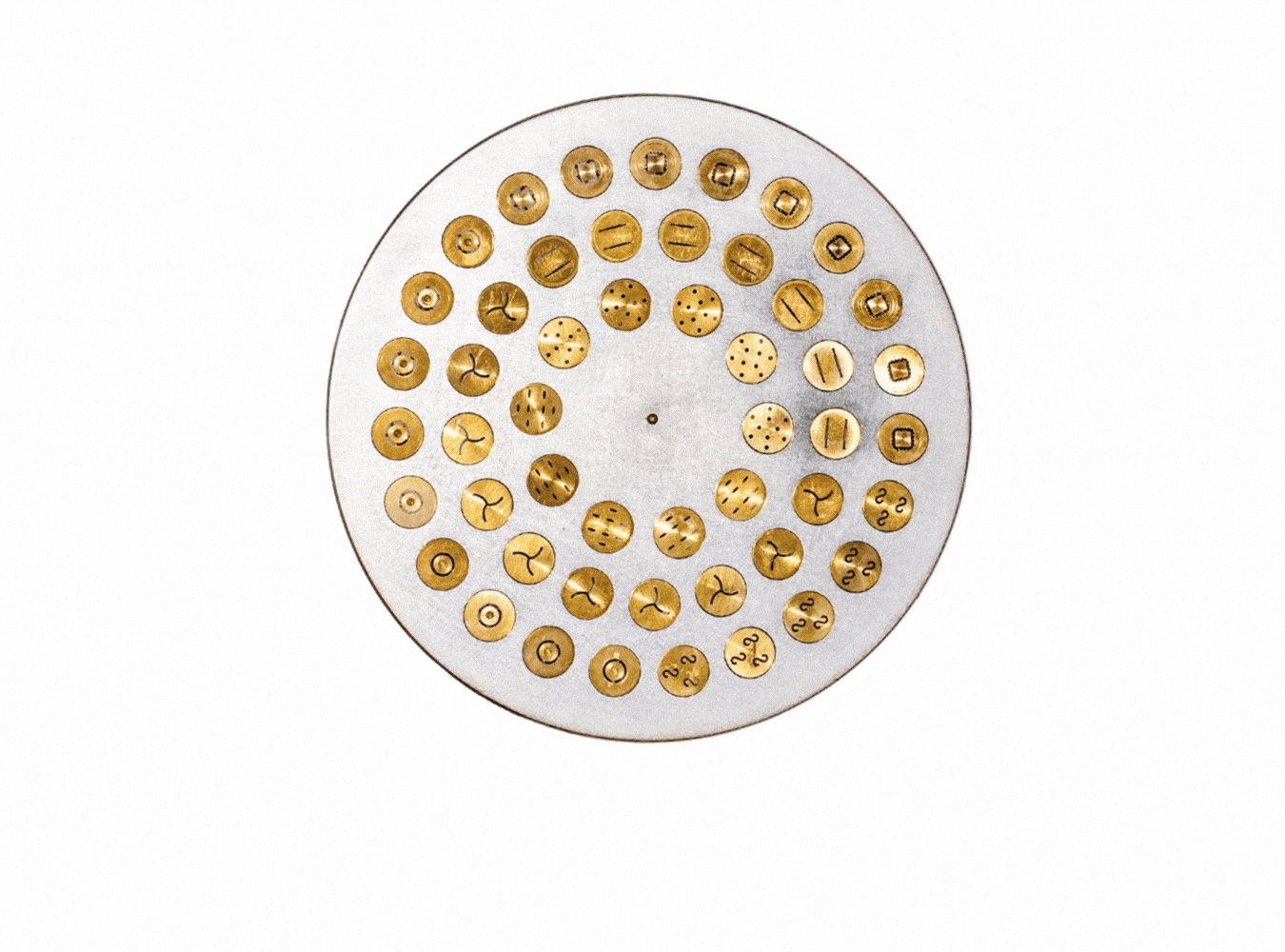 一つのダイスから同時に7種のパスタが押し出される