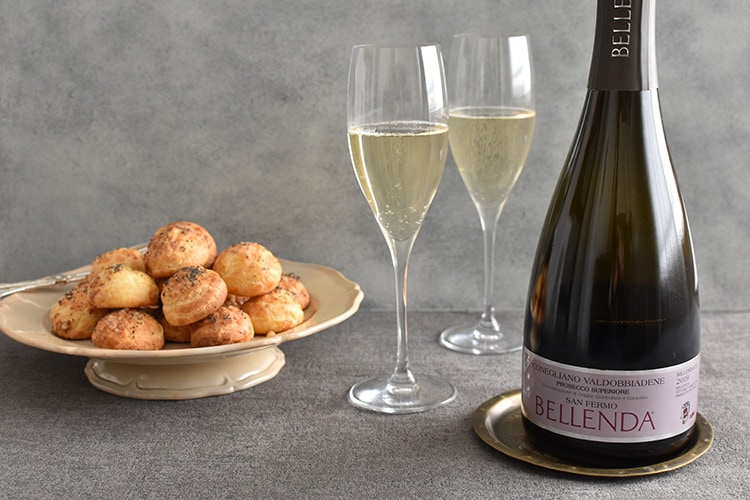 グジェールとワインの写真