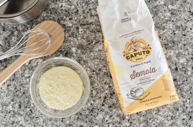 ガトー・ド・スムルととセモリナ粉の写真