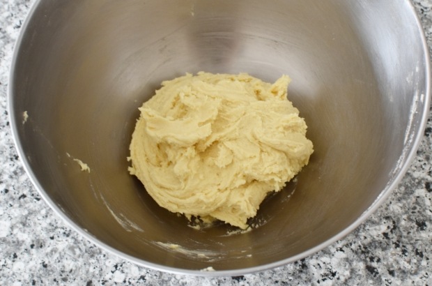 生地を混ぜ合わせた写真