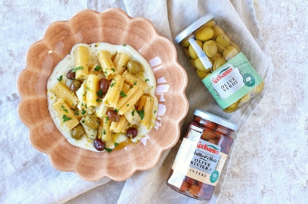 タラとオリーブとカリフラワークリームのパスタ写真写真