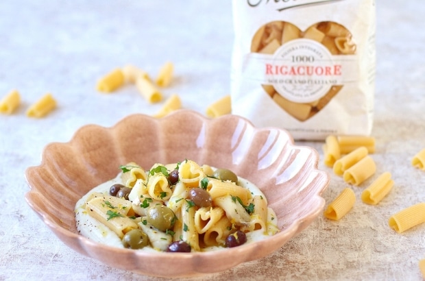 タラとオリーブとカリフラワークリームのパスタ写真写真