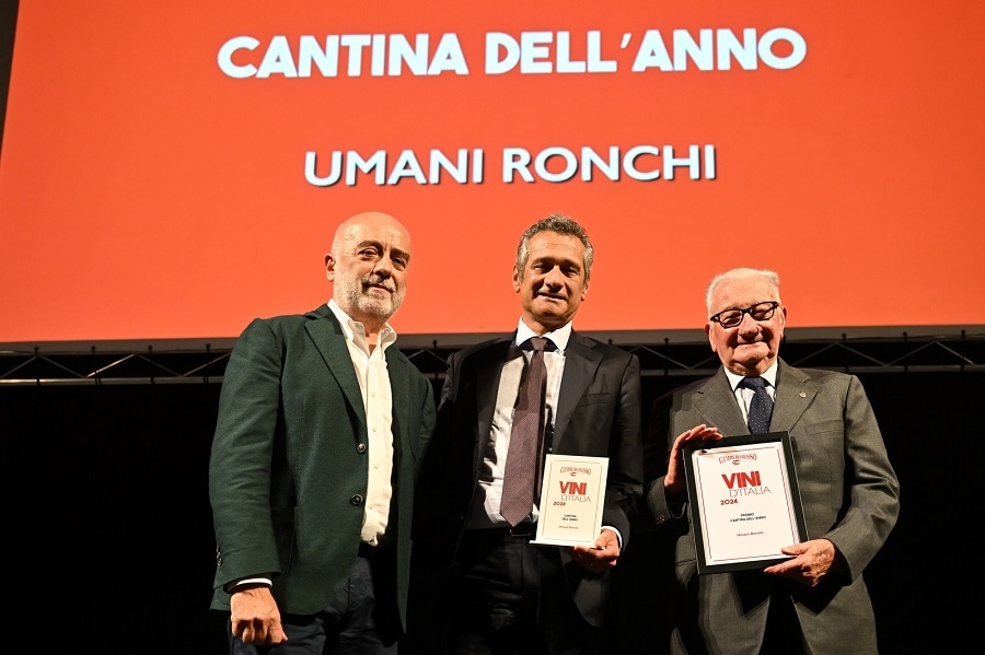 UMANI RONCHI 2024 CANTINA DELL'ANNO VINI D'ITALIA 224 GAMBERO ROSSO