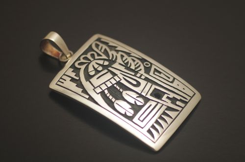 ホピペンダント クリフトン・モワ作 《ロングヘアカチナ》 ｜ POWWOW